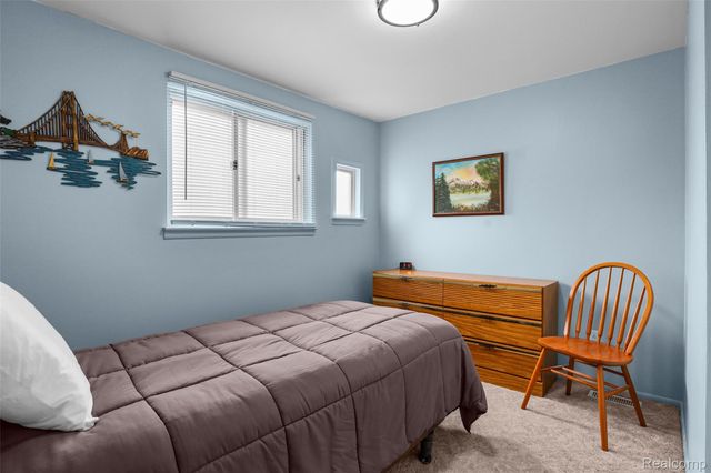 1326 W Elmwood Avenue, Clawson, MI 48017