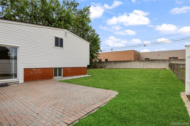 1326 W Elmwood Avenue, Clawson, MI 48017