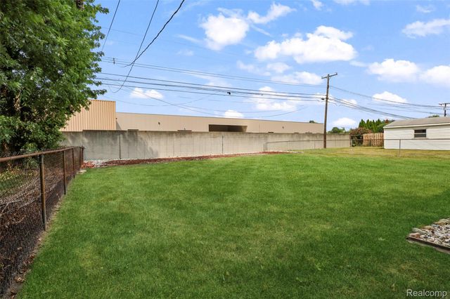 1326 W Elmwood Avenue, Clawson, MI 48017