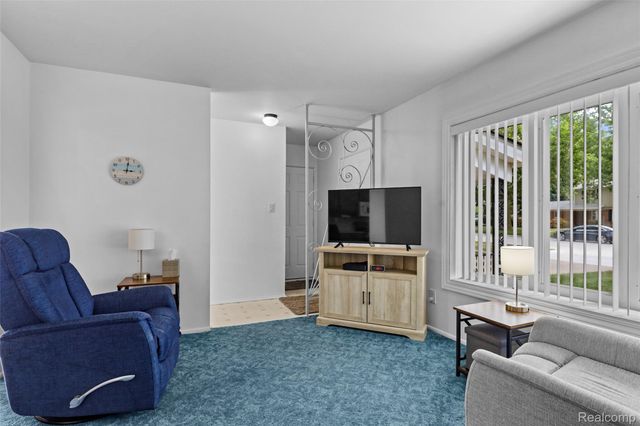 1326 W Elmwood Avenue, Clawson, MI 48017