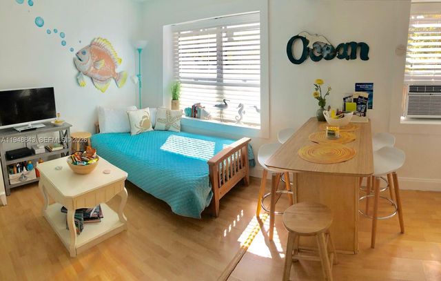 769 NW 10th, Miami, FL 33136