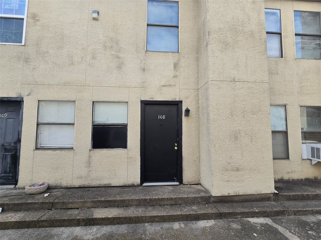 7030 Fair Oaks Avenue 108, Dallas, TX 75231