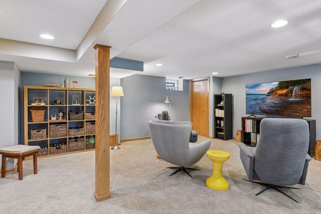 1031 Bowdoin Street, Saint Paul, MN 55116
