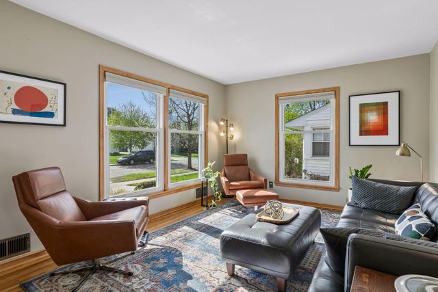 1031 Bowdoin Street, Saint Paul, MN 55116
