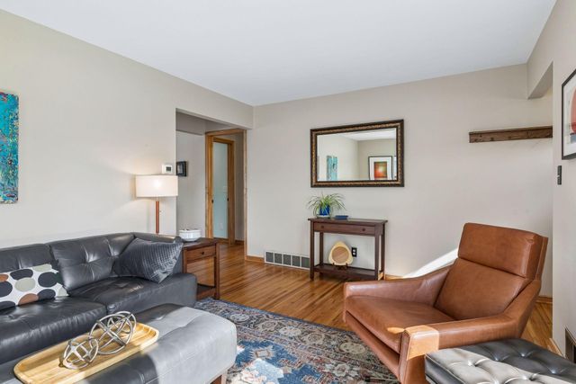 1031 Bowdoin Street, Saint Paul, MN 55116