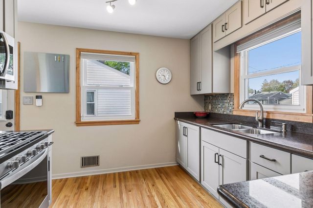 1031 Bowdoin Street, Saint Paul, MN 55116