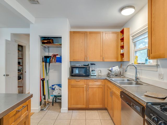 746 Springdale RD, Austin, TX 78702