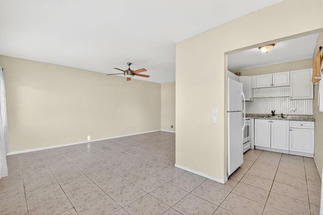 2880 Lake Osborne Drive 210, Lake Worth Beach, FL 33461