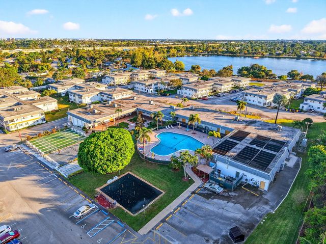 2880 Lake Osborne Drive 210, Lake Worth Beach, FL 33461