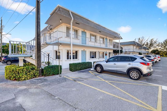 2880 Lake Osborne Drive 210, Lake Worth Beach, FL 33461