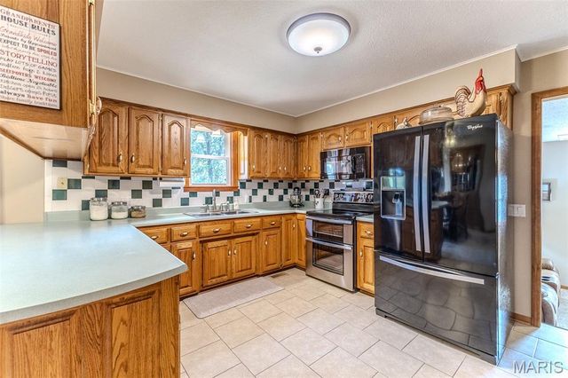 18397 Highway Hh, Lebanon, MO 65536