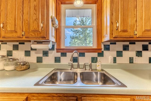 18397 Highway Hh, Lebanon, MO 65536