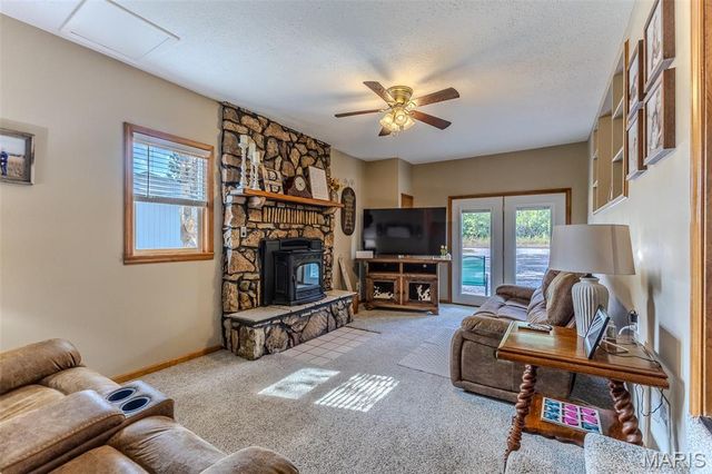 18397 Highway Hh, Lebanon, MO 65536