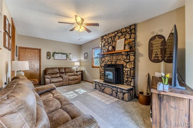 18397 Highway Hh, Lebanon, MO 65536