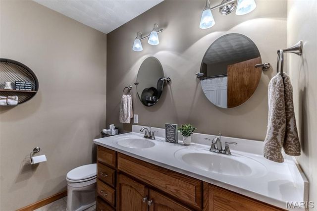 18397 Highway Hh, Lebanon, MO 65536