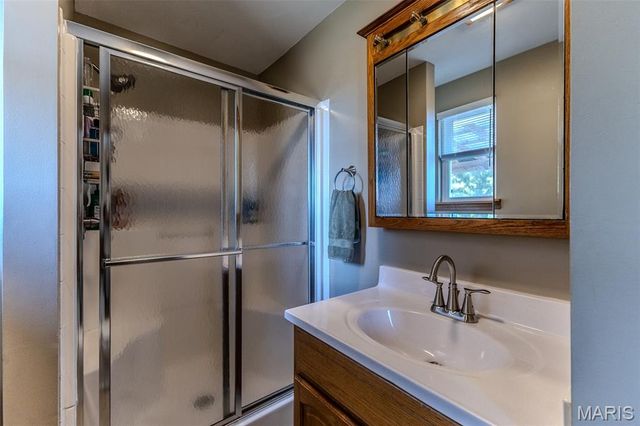 18397 Highway Hh, Lebanon, MO 65536