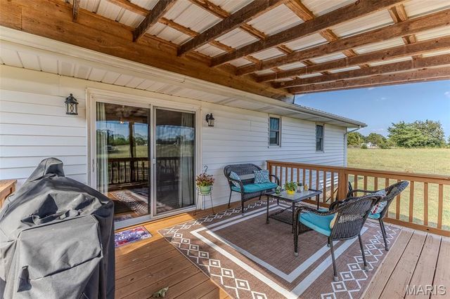 18397 Highway Hh, Lebanon, MO 65536