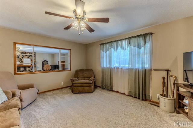 18397 Highway Hh, Lebanon, MO 65536