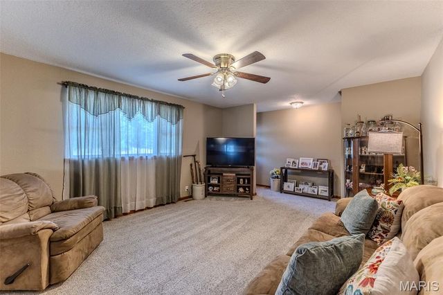 18397 Highway Hh, Lebanon, MO 65536