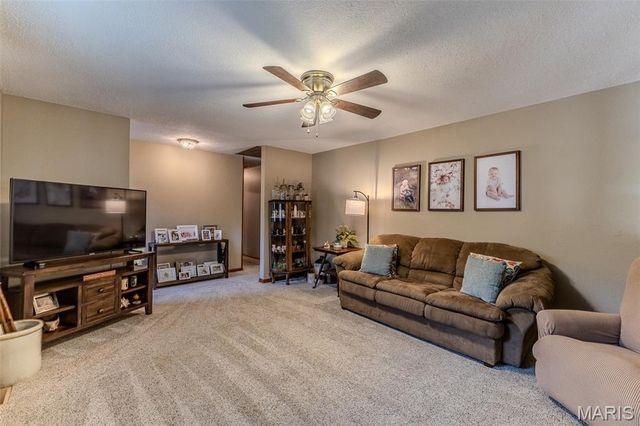 18397 Highway Hh, Lebanon, MO 65536