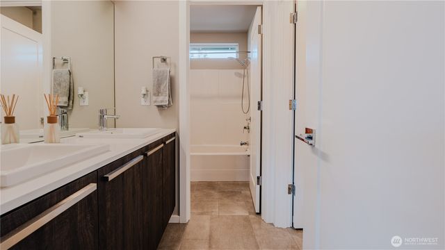 24028 SE 258th Way, Maple Valley, WA 98038