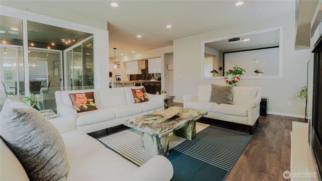 24028 SE 258th Way, Maple Valley, WA 98038