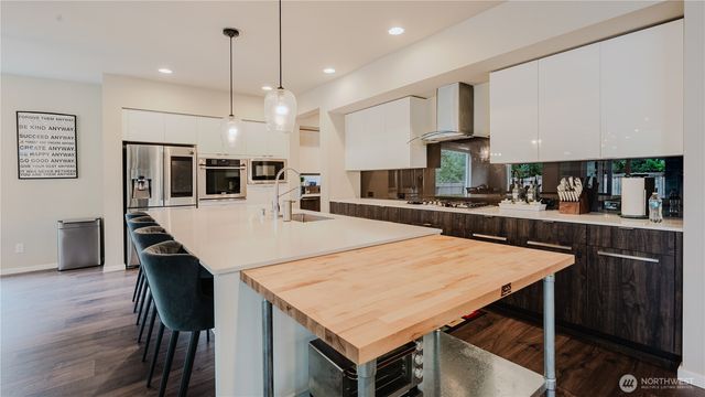 24028 SE 258th Way, Maple Valley, WA 98038