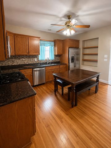 1822 S 55th Avenue, Cicero, IL 60804