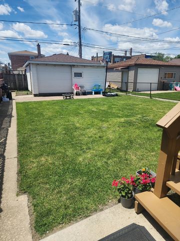 1822 S 55th Avenue, Cicero, IL 60804