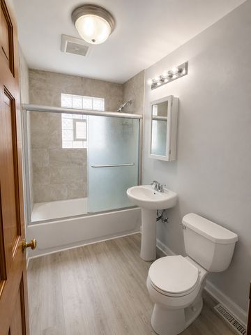 1822 S 55th Avenue, Cicero, IL 60804