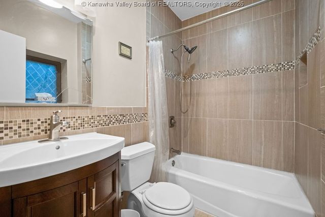 4 Jasmine Lane, Charleston, WV 25314