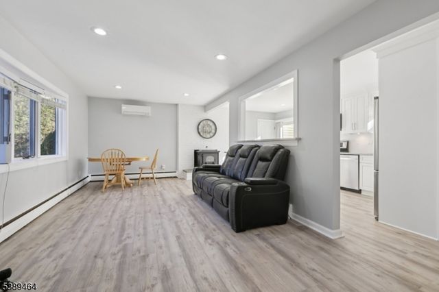 6 Mohawk Trl, West Milford Twp., NJ 07480