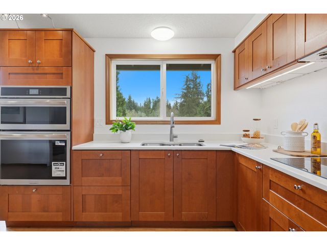 7460 Sw ELMWOOD St, Portland, OR 97223