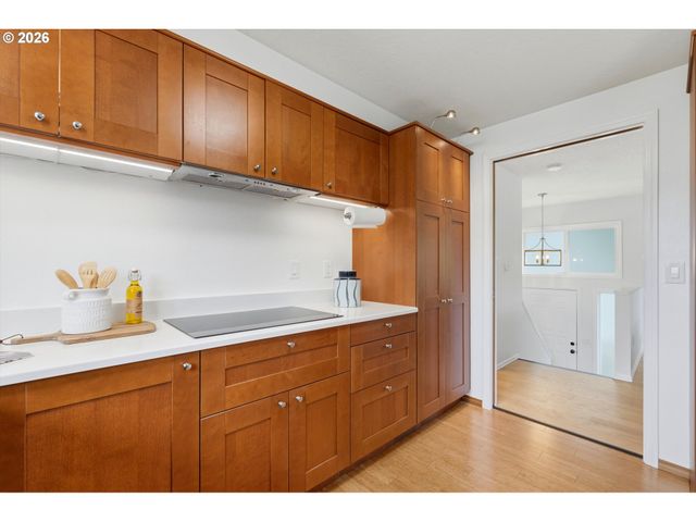 7460 Sw ELMWOOD St, Portland, OR 97223