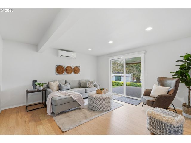 7460 Sw ELMWOOD St, Portland, OR 97223