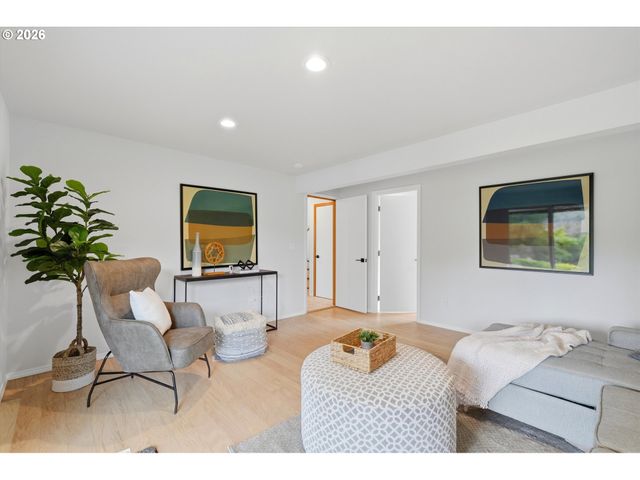 7460 Sw ELMWOOD St, Portland, OR 97223