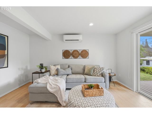 7460 Sw ELMWOOD St, Portland, OR 97223