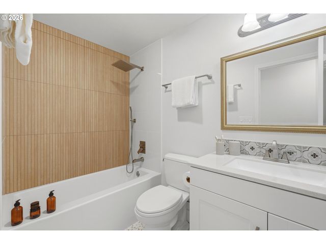 7460 Sw ELMWOOD St, Portland, OR 97223