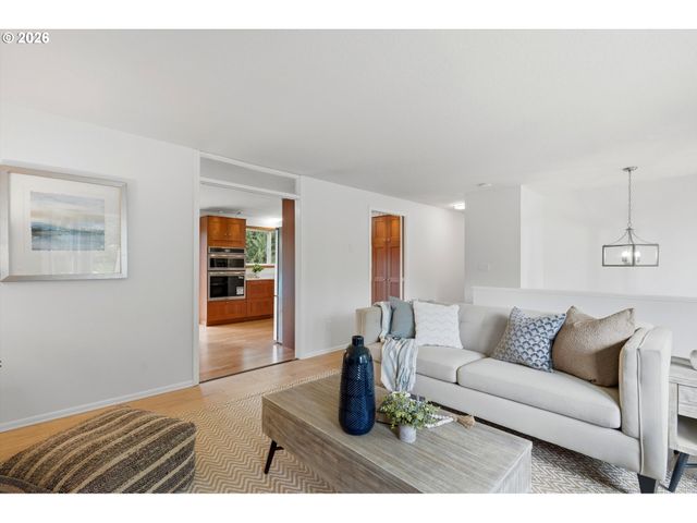 7460 Sw ELMWOOD St, Portland, OR 97223