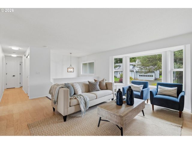 7460 Sw ELMWOOD St, Portland, OR 97223