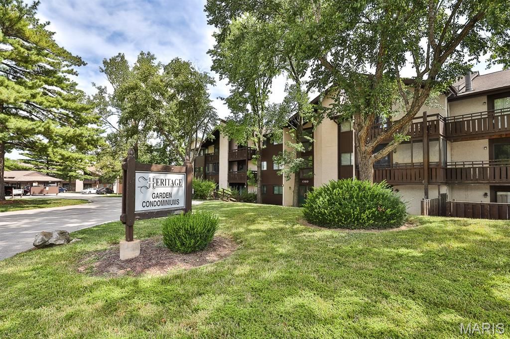 1380 Heritage Landing 15, St Charles, MO 63303
