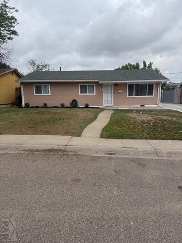 23 MacGregor Rd, Pueblo, CO 81001