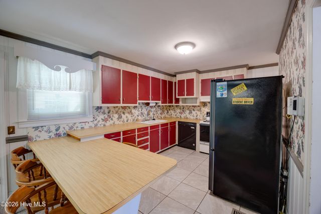100 E Berkshire Road, Greenville, NC 27858