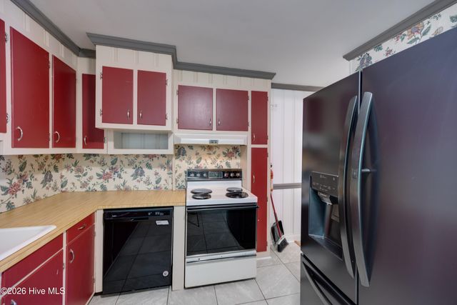100 E Berkshire Road, Greenville, NC 27858