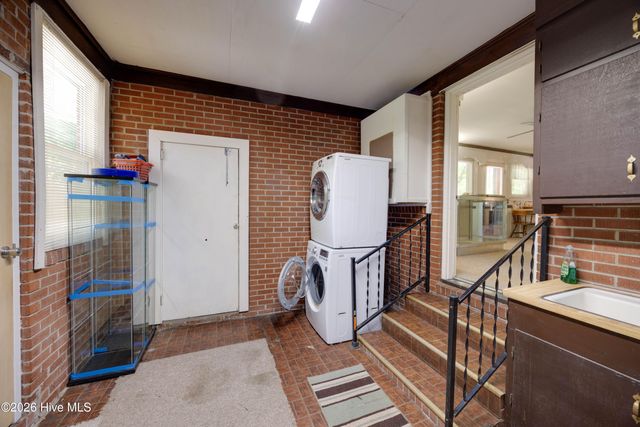 100 E Berkshire Road, Greenville, NC 27858