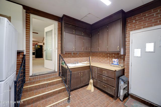 100 E Berkshire Road, Greenville, NC 27858