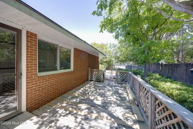 100 E Berkshire Road, Greenville, NC 27858