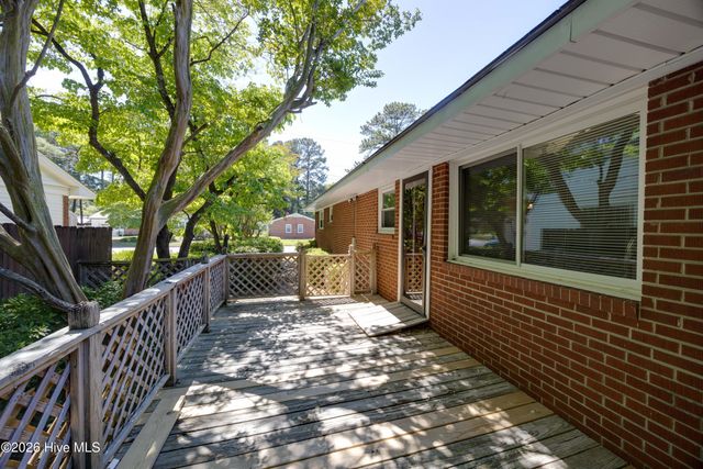 100 E Berkshire Road, Greenville, NC 27858