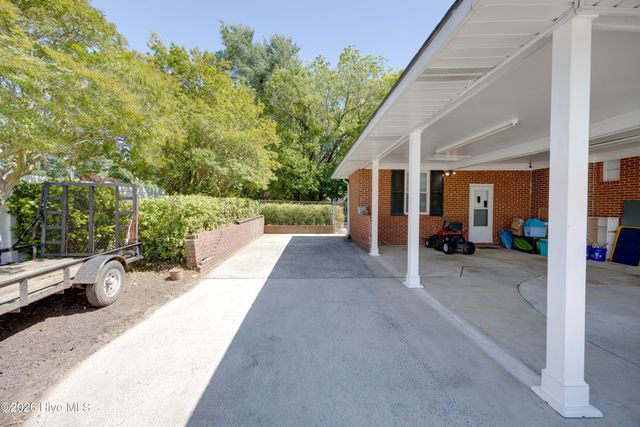 100 E Berkshire Road, Greenville, NC 27858