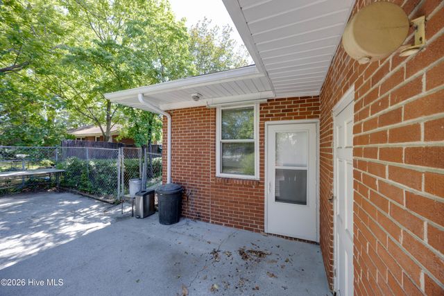 100 E Berkshire Road, Greenville, NC 27858
